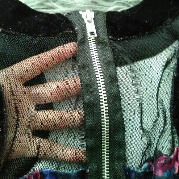 Rose Crop Top W/ Rose Flow Skirt Set - Picture 5 of 7